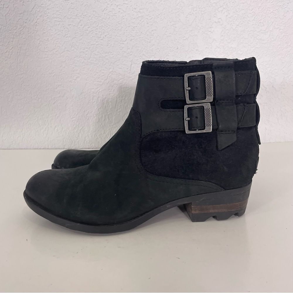 Sorel Black Leather and Suede Buckle Side Booties Size 7